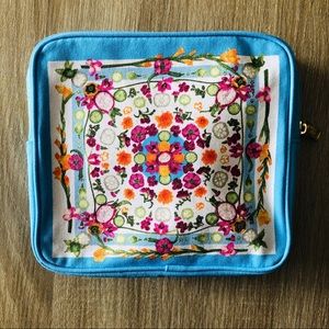 Estee Lauder Bags - Estée Lauder cosmetic bag Estee Lauder Bags - Estée Lauder cosmetic bag
